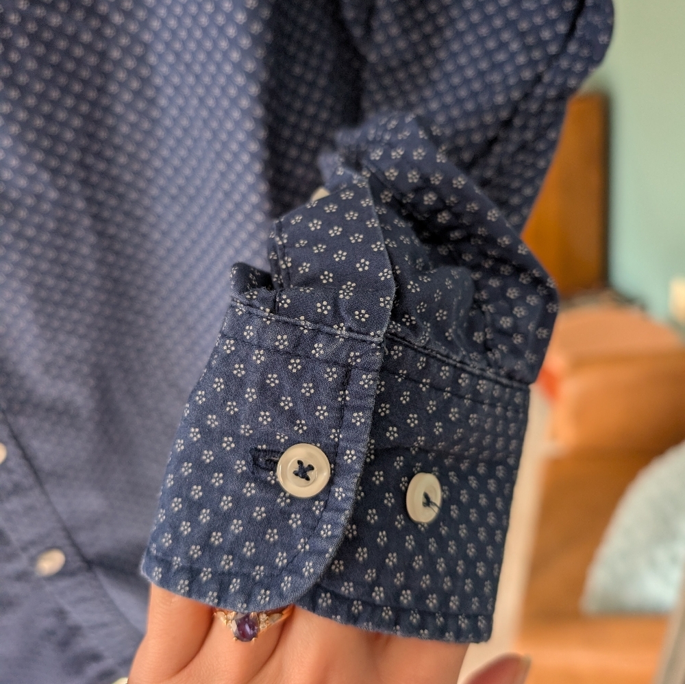 Casual Button down - Picture 4 of 6